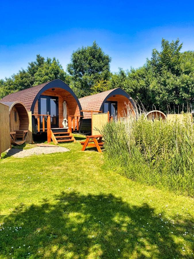 Pod Hotelkamer Aan Het Water Dokkum Exterior foto