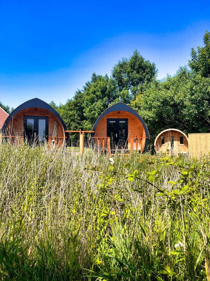 Pod Hotelkamer Aan Het Water Dokkum Exterior foto