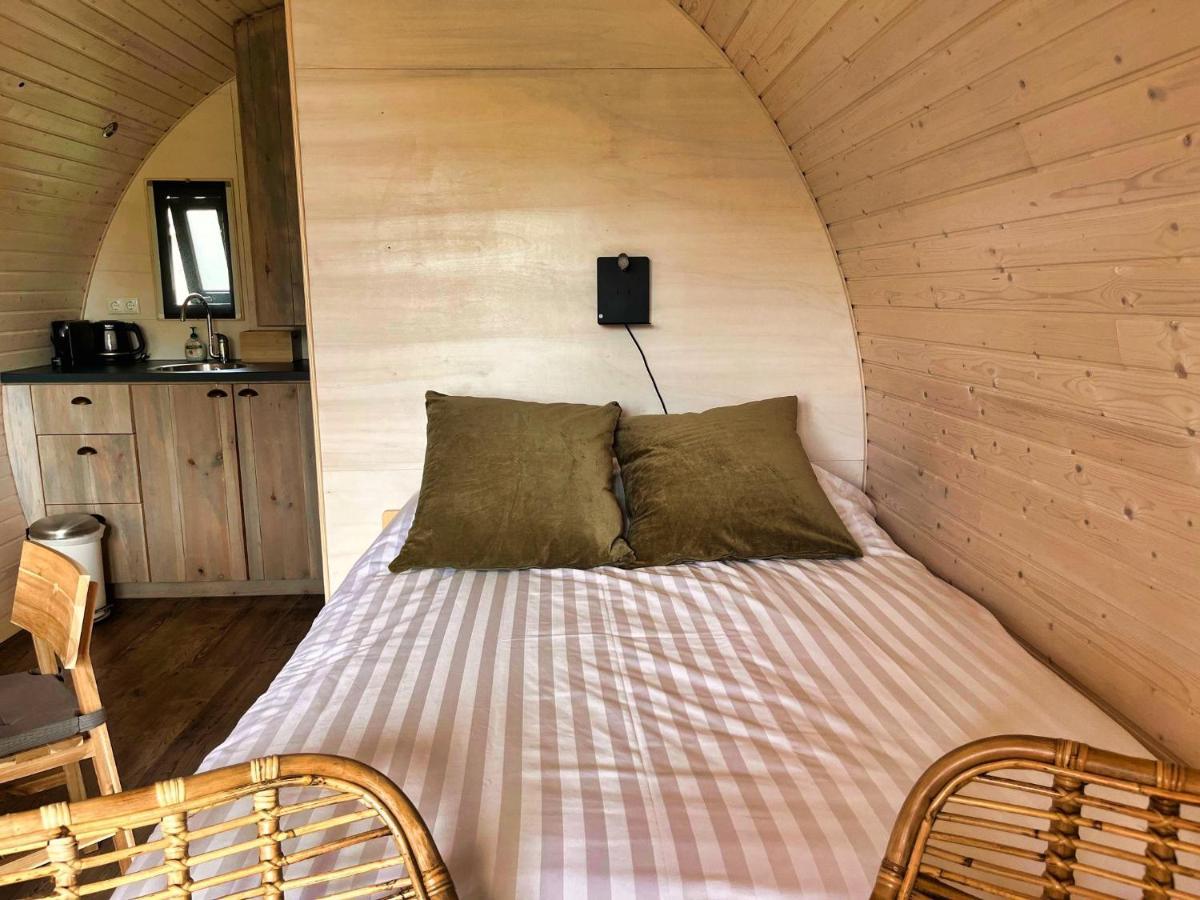 Pod Hotelkamer Aan Het Water Dokkum Exterior foto