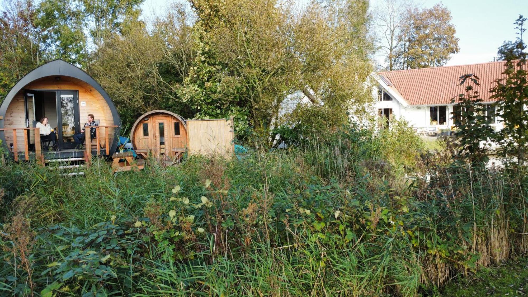 Pod Hotelkamer Aan Het Water Dokkum Exterior foto