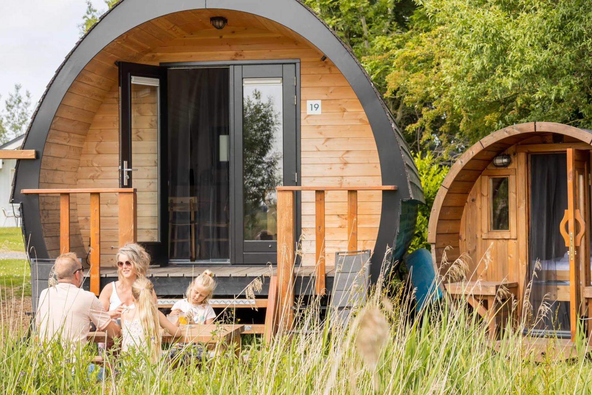 Pod Hotelkamer Aan Het Water Dokkum Exterior foto